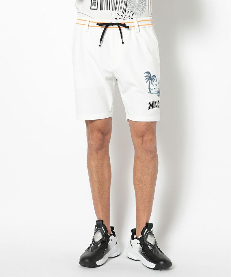 WHITE モデル:身長185cm,チェスト95cm,ウエスト75cm,ヒップ94cm,着用サイズL